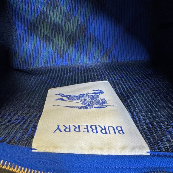 Burberry Medium Peg Duffle Bag - Picture 12 of 14